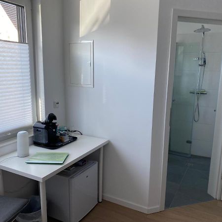 Messezimmer Nahe Der Duesseldorfer Messe Mit Eigenem Eingang Und Gratis Minibar Düsseldorf Exterior foto