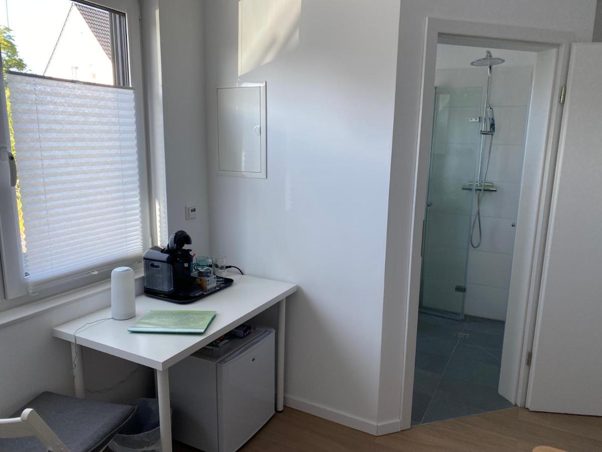 Messezimmer Nahe Der Duesseldorfer Messe Mit Eigenem Eingang Und Gratis Minibar Düsseldorf Exterior foto